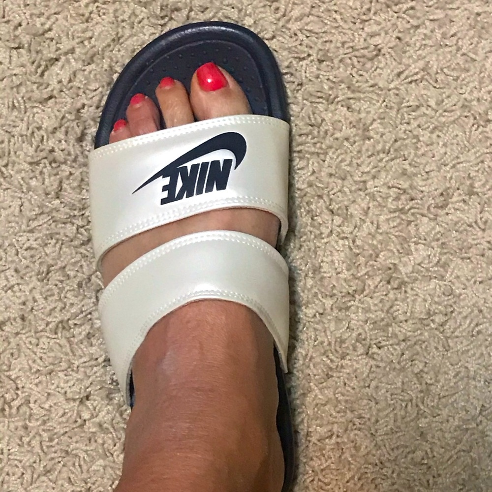 Nike Benassi Duo Slides Sz 7 New